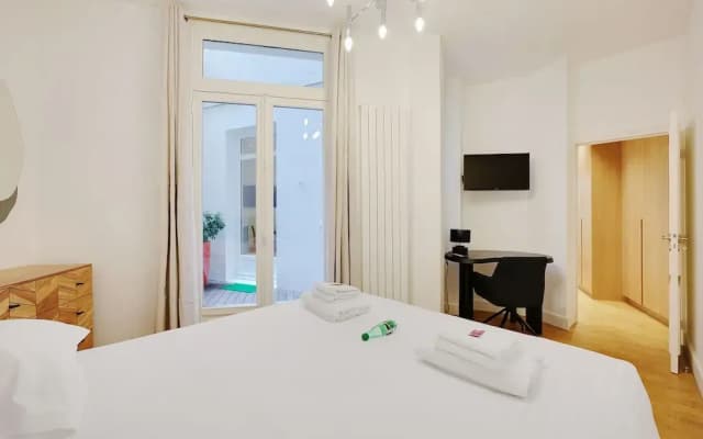 Superb Apartment With Terrace 2br/4p Trocadero - photo 3