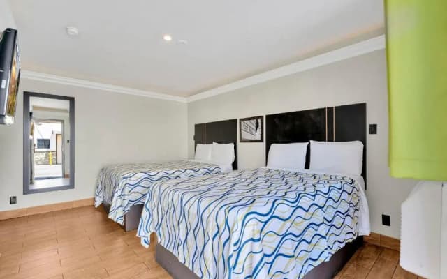 Mid City inn - photo 2