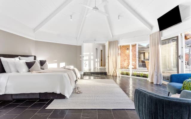 Tranquil Estate With Pool Heated Spa Gardens - photo 3