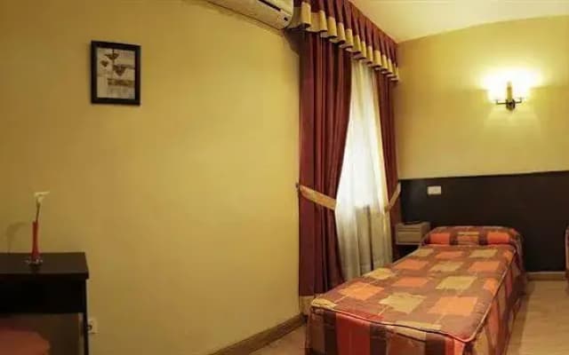 Hostal Las Cortes - photo 5