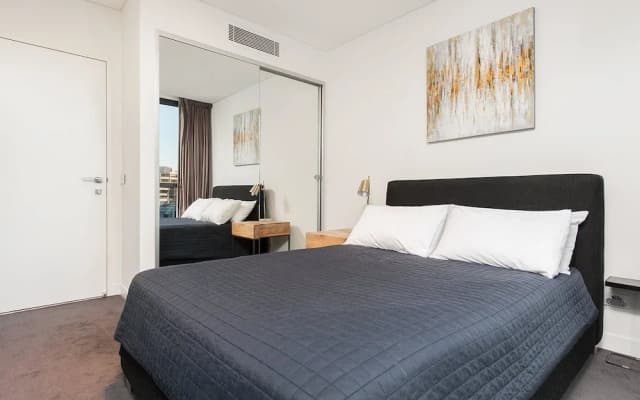 SH147 Sleek Split Level 2BR Surry Hills - photo 4