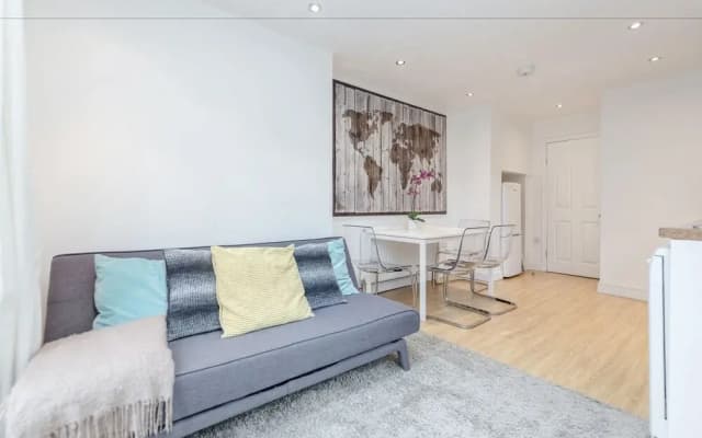 Clapham 2Bed with Patio by BaseToGo - photo 5