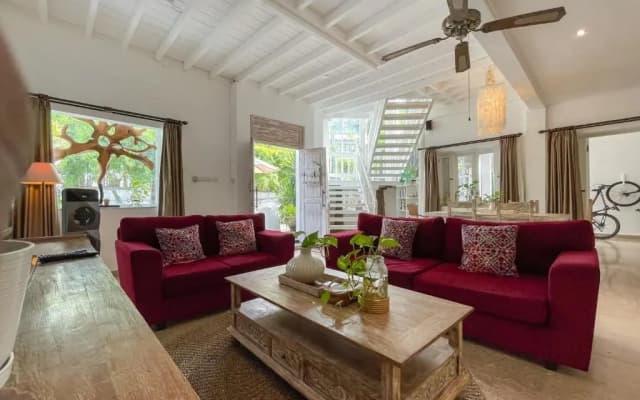 Villa Putih - Canggu beach house 150m Berawa beach - photo 2