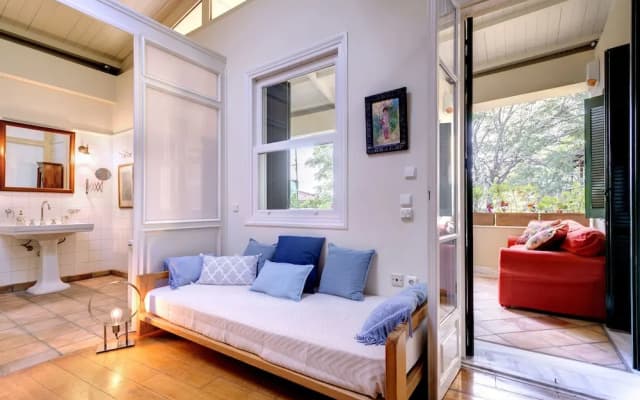 Artistic neoclassical residence - photo 4
