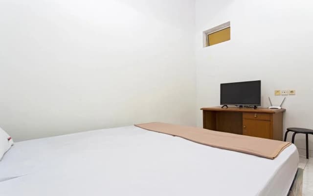 RedDoorz Plus @ S Parman - photo 4