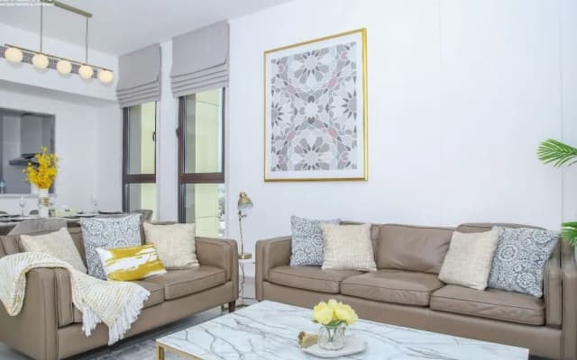 Elegant Pool View 2BR Apartment - photo 3