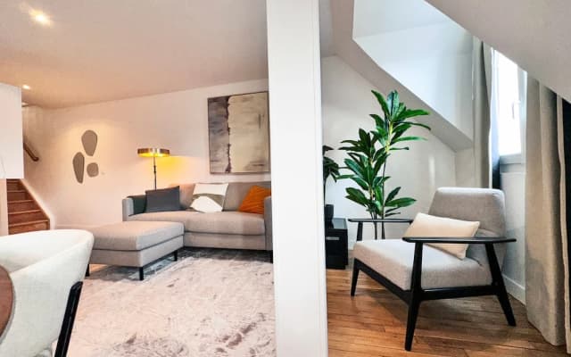 Copernic Line Elegant 3BR Apartment in Paris - photo 3