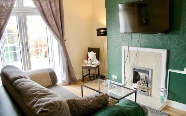 Ground Floor 2 Bedroom Flat - photo 3