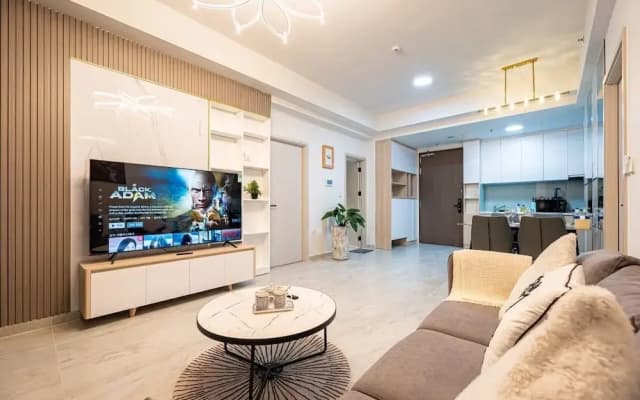 Happy Light Apartment in the Cardinal Court - photo 2