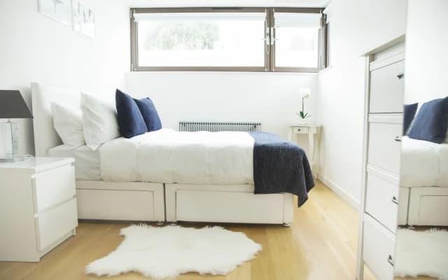The Holborn Lights - Modern 3BDR Home with Rooftop Terrace & Garage - photo 3
