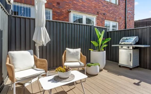Peaceful 2 Bedroom With Private Backyard and BBQ - photo 3