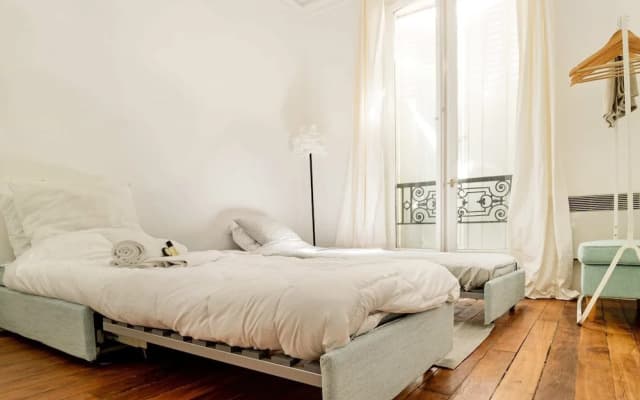 Beautiful Apartment in the Center of Paris on the Island of the City - photo 3