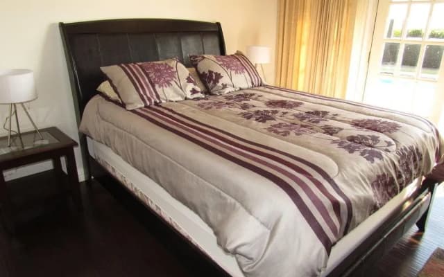 4 Bedroom Celebrity House with Pool & City View - photo 4