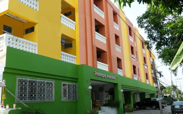 Thanapa Mansion - Hostel - photo 3