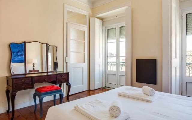 ALTIDO Fantastic 3BR Apt w/ City Views & Workspace in Principe Real - photo 5