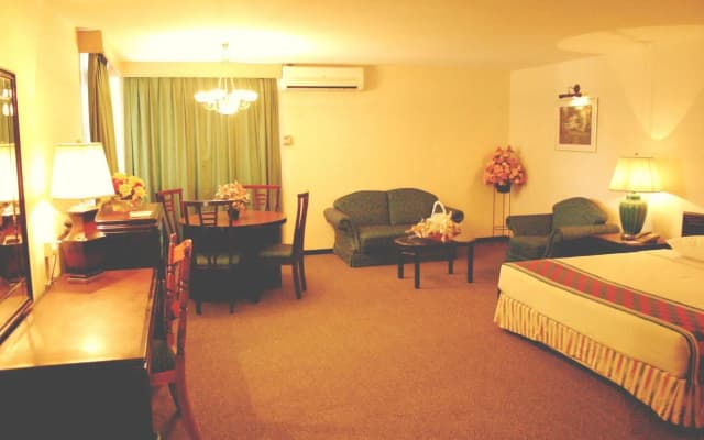 CentrePoint Hotel - photo 4