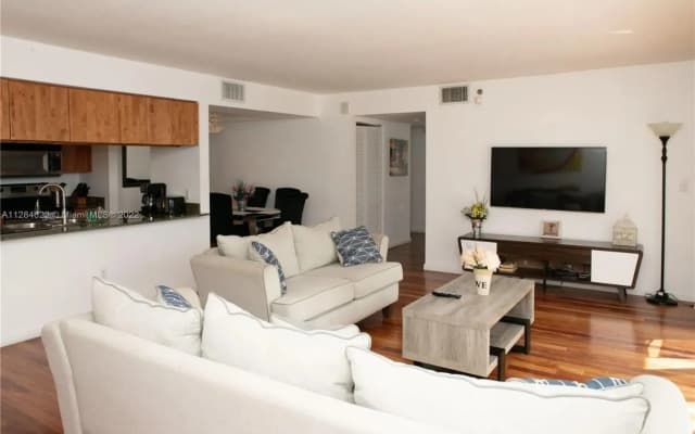 Modern Brickell Condo With Amazing Bay Views - photo 4