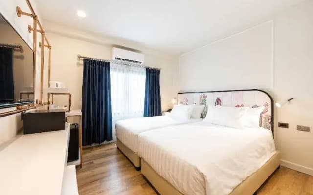 Ozone Hotel Bangkok - photo 4