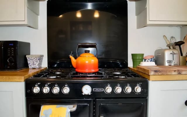 1 Bedroom Flat in Central Edinburgh - photo 2