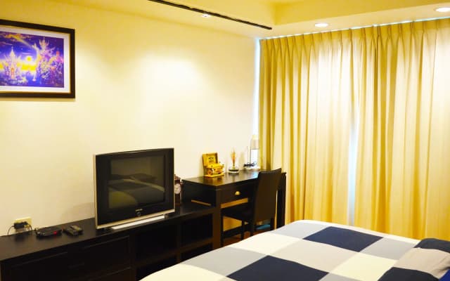 Serena Sathorn Suites - photo 3