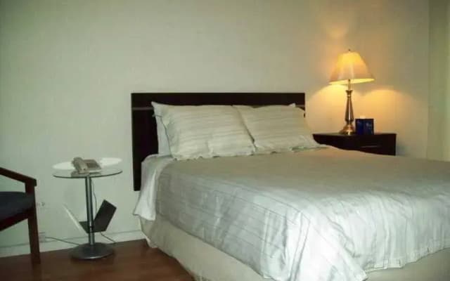 Metro Apartments - photo 5