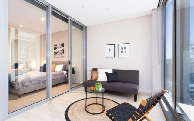 Chic Designer Apartment in Olympic Park + Parking - photo 2