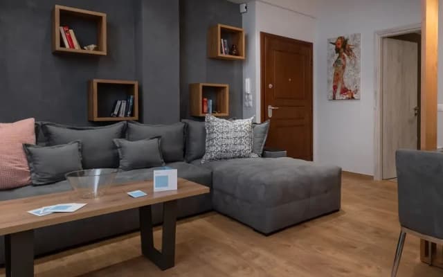 101m² Renovated Apartment in Koukaki - photo 4