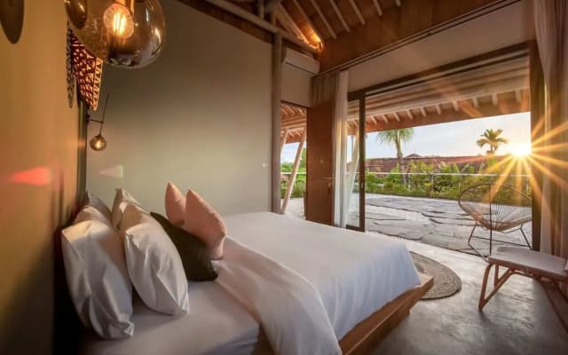 Stunning Architecture 5BR Bamboo With Tropical Pool Villa in Umalas - photo 4