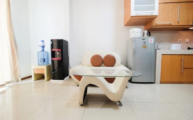 Compact Minimalist 1BR Apartment at Thamrin Residence - photo 4
