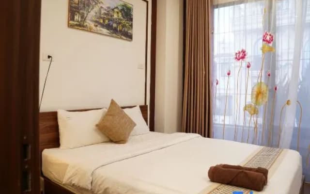 The Windie Home - Bright Corner Room - Street View - Hoan Kiem Lake - photo 2