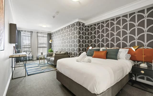 Modern City Abode - photo 2