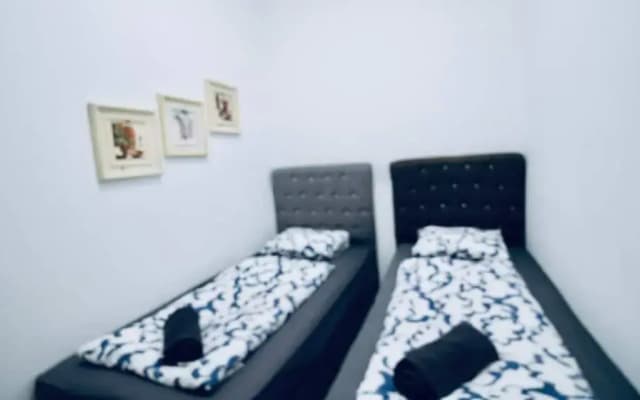 Cozy 2BR Apartment Near Augarten - photo 2