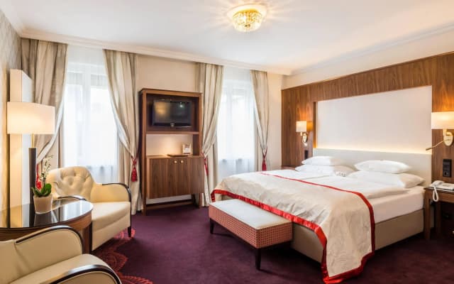 Hotel Stefanie - photo 2