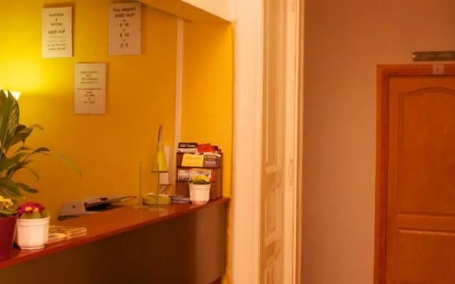 Red Bus Hostel - photo 2