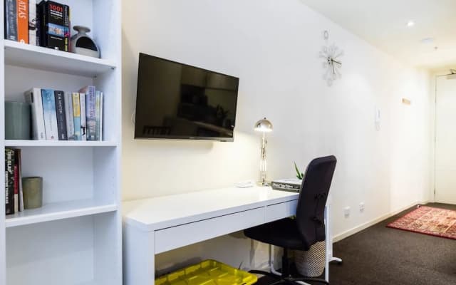 EMILY, Carlton Studio Apartment - photo 5