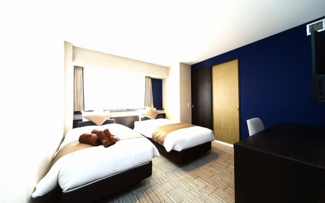 Shinsaibashi Crystal Hotel - photo 2