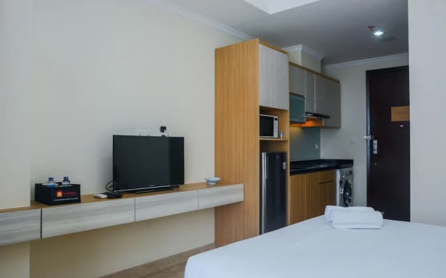 Minimalist and Comfy Studio at Menteng Park Apartment - photo 4