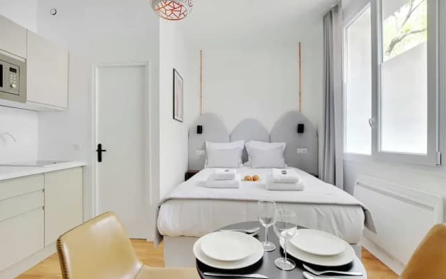 Cute Studio in Eclectic 18th District - 1 - photo 2