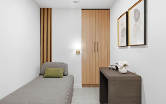 2BR + Den Downtown Miami for 5 - photo 4