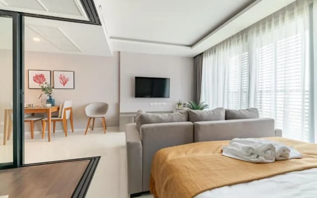 Sukhumvit Asok Modern Suite - photo 2