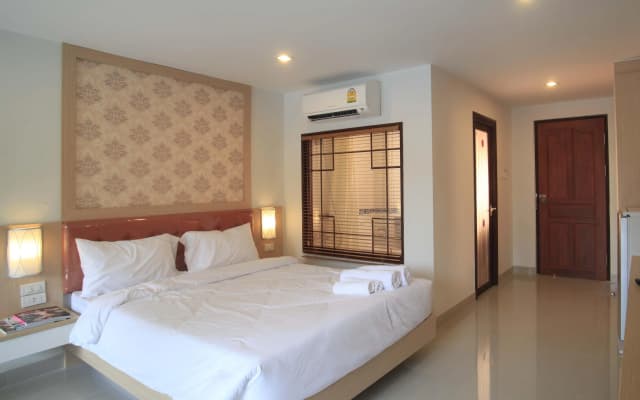 L-Seven Hotel - photo 4