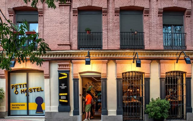 Petit Hostel La Latina - Adults Only - photo 2