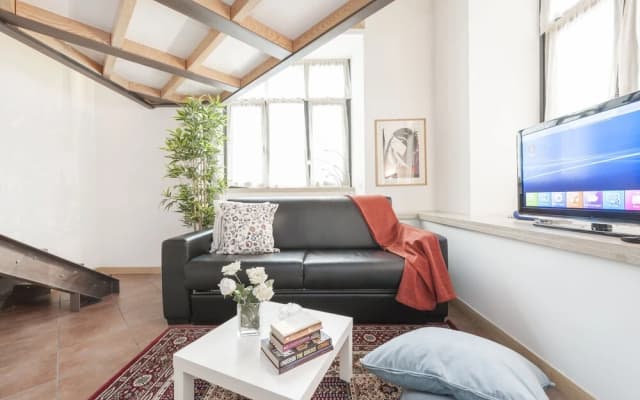 Inviting 3-bed Apartment in Roma 4mins to Colosseo - photo 2