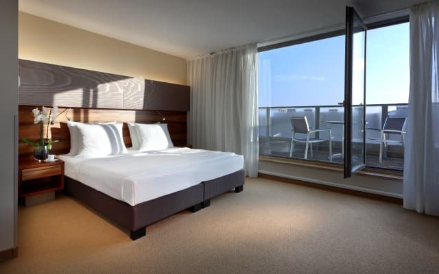 Hotel Eurostars Embassy - photo 4