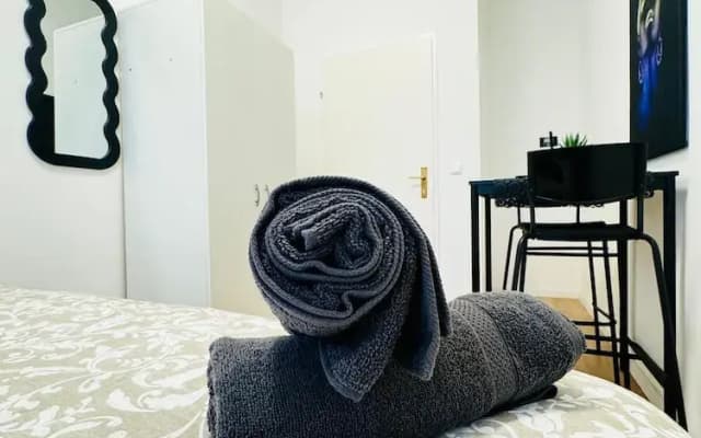 Elegant 4BR Apt Near Westbahnhof - photo 5