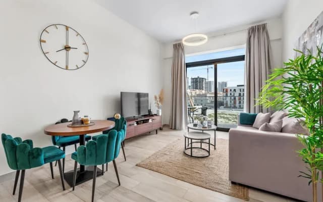 Waves - Stylish 1BR in JVC with Balcony & Pool - photo 3