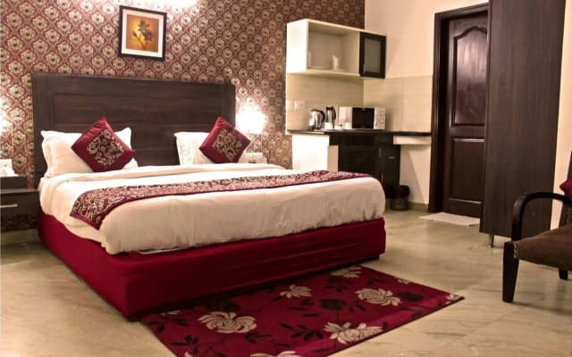 Hotel Jashn Inn near Apollo Hospital, Delhi - photo 3