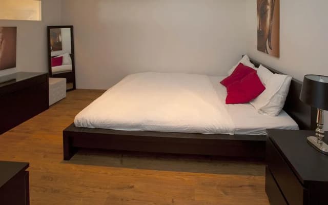 Amsterdam Center Romance Apartment - photo 3