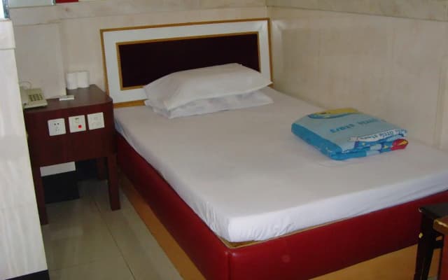 Long Yuen Hotel - photo 3