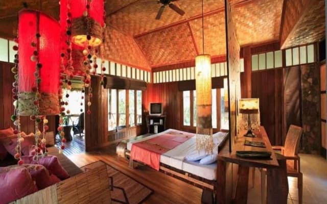 Coral Bay Resort - photo 2